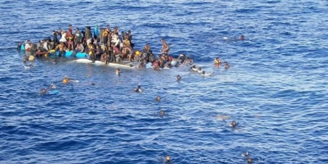 Tunus açıklarında düzensiz göçmenlerin teknesi battı: 11 ölü