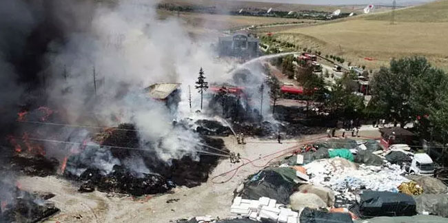 Ankara'da yatak fabrikası yandı! 'Zararımız 25-30 milyon lira'