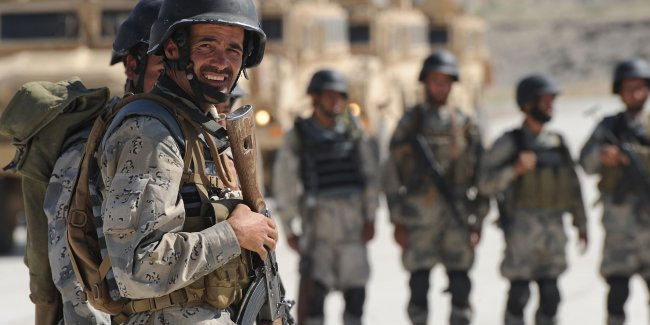 Afganistan'da 3 polis 12 meslektaşını öldürdü  