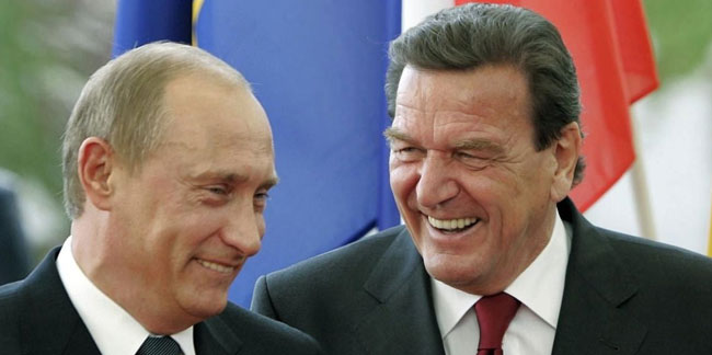 Putin'le görüşen Schröder duyurdu: Moskova, masaya oturmaya açık