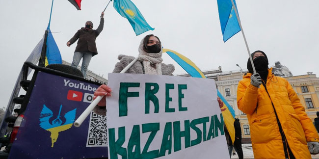 Ukraynalılardan Kazakistan'a destek! “Putin’e hayır” pankartı açtılar