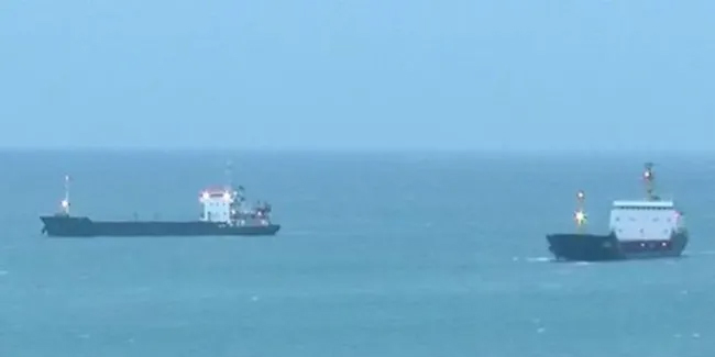 Rumelifeneri açıklarında balıkçı teknesi ile tanker çarpıştı