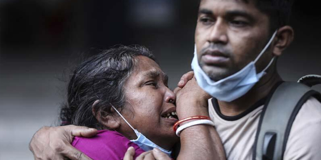 Hindistan'da son 24 saatte Kovid-19'dan 3 bin 890 kişi hayatını kaybetti