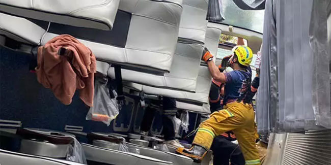 Tayland'da korkunç kaza! Turistleri taşıyan araç devrildi
