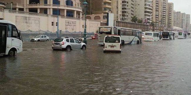 Mısır'da şiddetli yağıştan evler çöktü: 5 ölü