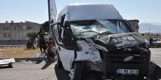 Gaziantep'te düğüne giden minibüsler çarpıştı: 11 yaralı