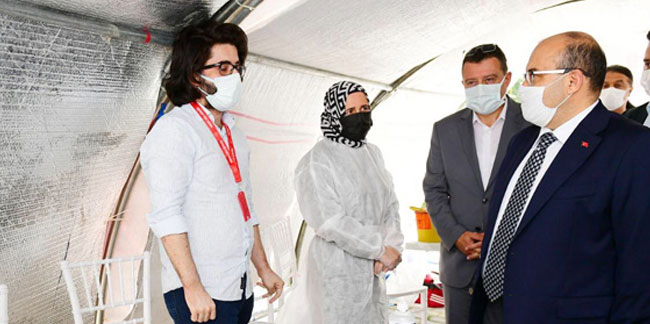 Trabzon Valisi'nden aşı çadırına ziyaret
