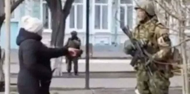 Ukraynalı kadının, işgalci Rus askerine verdiği ders sosyal medyayı salladı