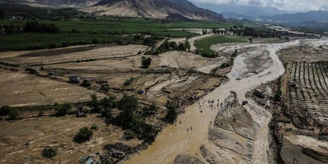 Peru'da toprak kayması: 150 ev toprak altında kaldı