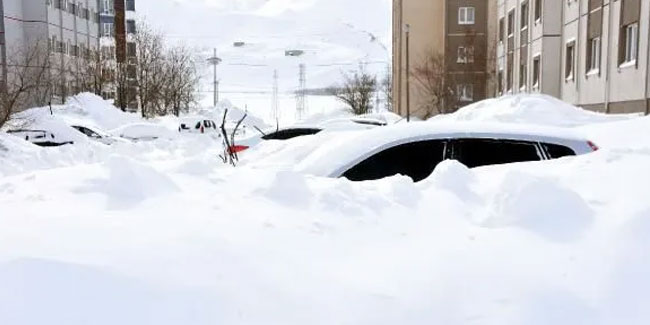 Kar kalınlığı 1 metreyi aştı; 332 köy yolu kapalı