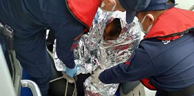 Yüzerek Yunan adasına geçmeye çalışan kaçak göçmen kurtarıldı