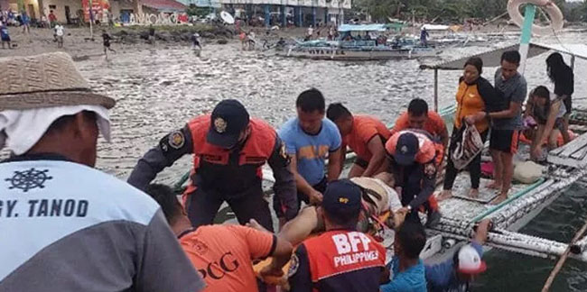 Filipinler'de tur teknesi alabora oldu: 1 ölü