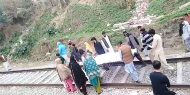 Pakistan’da TikTok videosu çekerken tren çarpan genç hayatını kaybetti