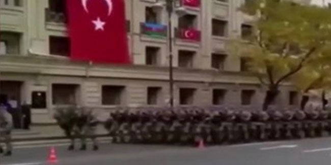 Türk askeri Bakü'de yeri göğü inletti: Hayranlıkla izlediler