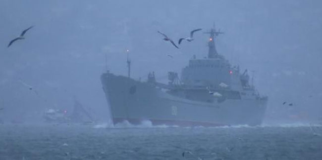 Rus savaş gemileri peş peşe boğazdan geçti