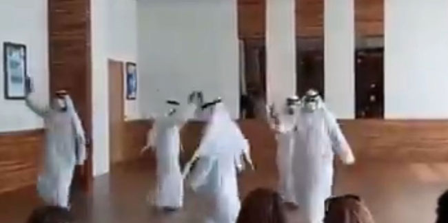 BAE'den skandal görüntü! İsrailli heyete 'Şalom' dansı