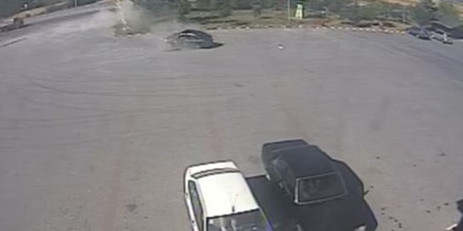 Bolu’da kontrolden çıkan otomobil dinlenme tesisi tabelasına çarptı