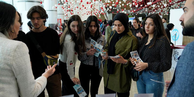 Bayburt Üniversitesi aday öğrencilerle bu kez Erzincan'daki tanıtım fuarında buluştu