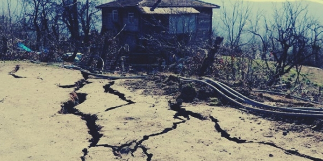 Karabük'te heyelan: 19 ev boşaltıldı