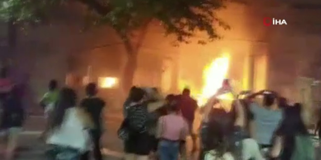 Arjantin’de kadın cinayetini protesto eden göstericiler valilik binasını yaktı