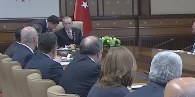Erdoğan konuşmaya başlayınca gelip uyardılar: Canlı yayında değiliz