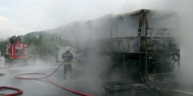 Trabzon'dan İstanbul'a giden otobüs cayır cayır yandı! Faciayı şoförün dikkati önledi