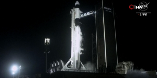 NASA, SpaceX roketi ile 4 astronotu uzaya fırlattı
