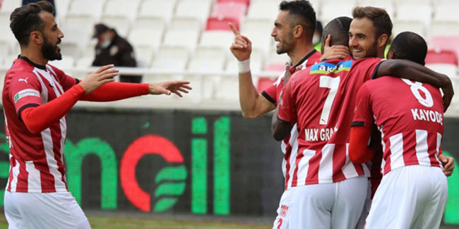 Sivasspor, Fatih Karagümrük'ü 4-0 mağlup etti