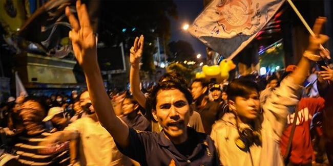 Tayland'da protestocuların talep ettiği anayasal reform tasarıları mecliste onaylandı