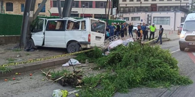 Giresun'da fındık işçilerini taşıyan minibüs kaza yaptı! 1 ölü, 13 yaralı