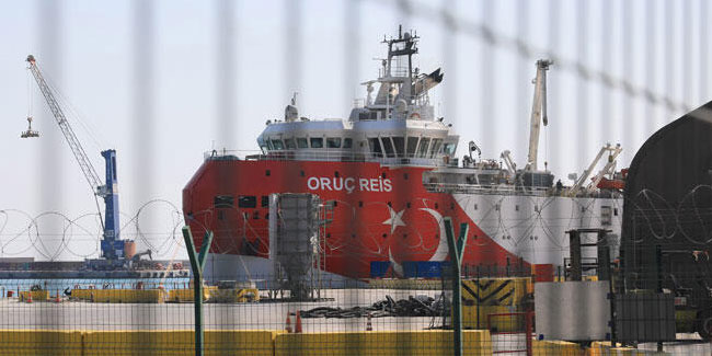 'Oruç Reis' yeniden Antalya Limanı'nda