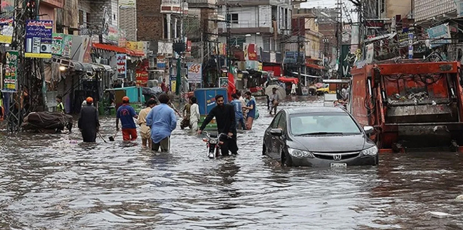 Pakistan'da şiddetli yağışlarda 37 can kaybı