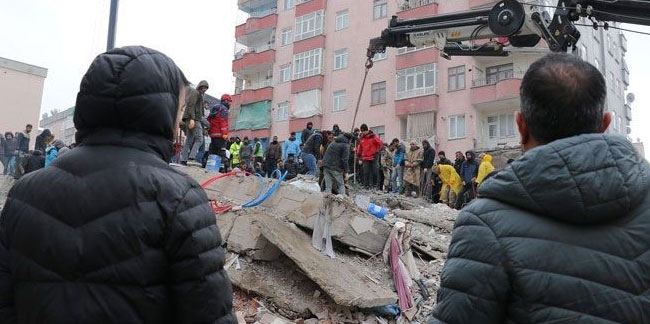 Bölge beşik gibi sallanıyor! Sivas'ta deprem!