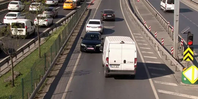 İstanbul trafiğinde ''kırmızı plakalı'' trafik canavarı kamerada!