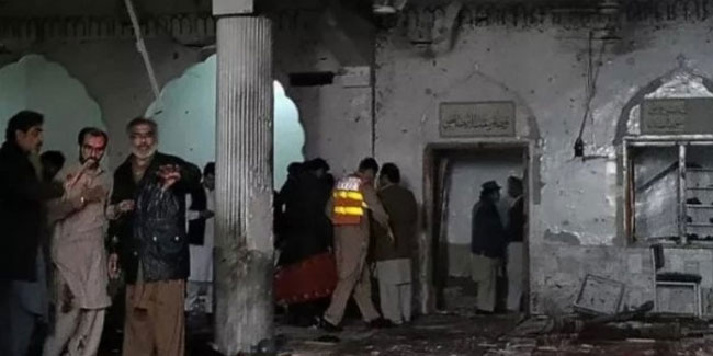 Pakistan'da camide intihar saldırısı: En az 50 yaralı