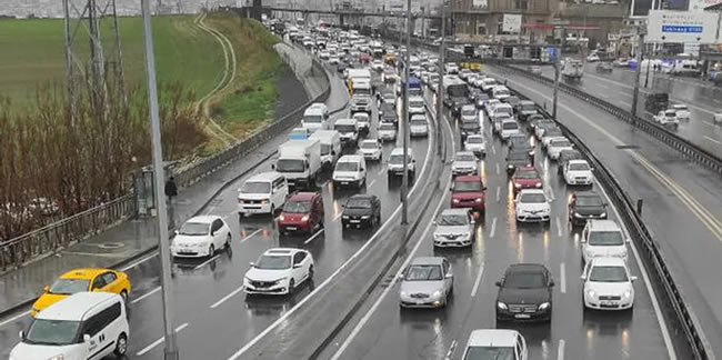 İstanbul'da trafik yoğun! Yüzde 80'i gördü