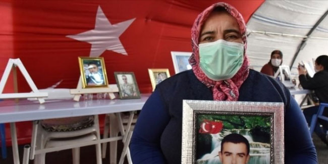 Evlat nöbetindeki anne: Oğlumu HDP ve PKK kaçırdı