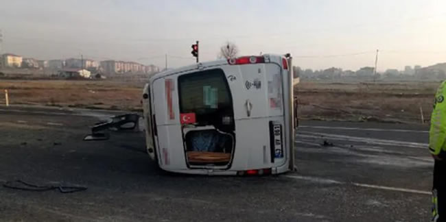 Tekirdağ'da minibüsle hafriyat kamyonu çarpıştı: 6 yaralı