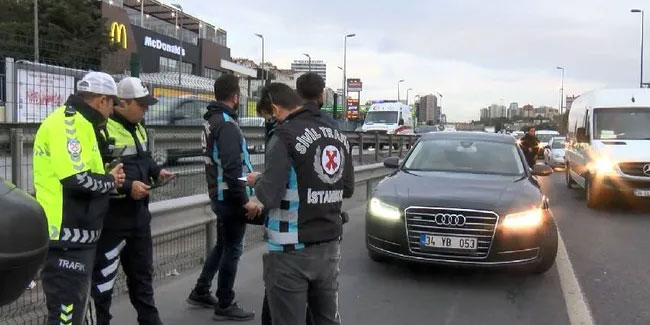 İstanbul'da 'çakarlı araç' denetiminin ilk gün bilançosu belli oldu