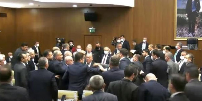 Ankara Büyükşehir Belediyesi Meclisi karıştı! Üyeler birbirine girdi