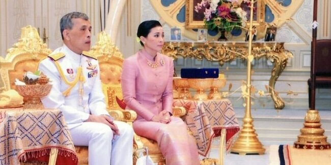 Tayland Kralı 20 cariyesiyle karantinaya girdi