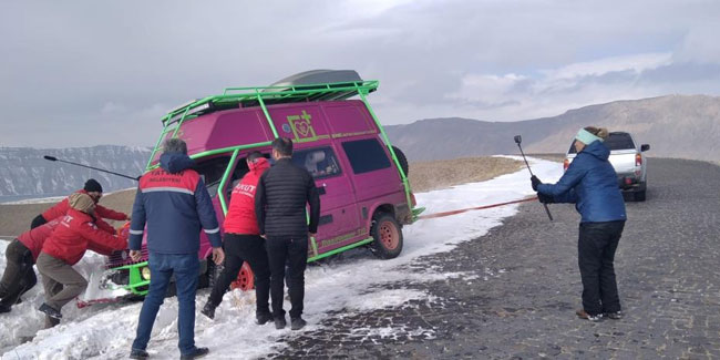 Nemrut Kalderası’nda mahsur kalan turistler kurtarıldı