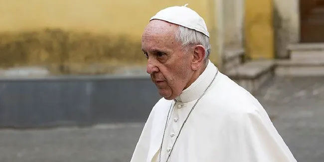 Papa Francis asansörde 25 dakika mahsur kaldı