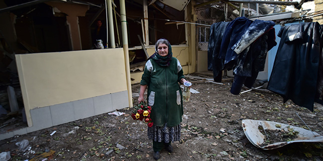 Gence halkı Ermenistan saldırısında hayatını kaybedenleri andı