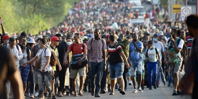 Göçmenlerle polis arasında çatışma çıktı