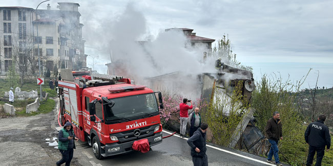 Rize'de çıkan çatı yangını söndürüldü