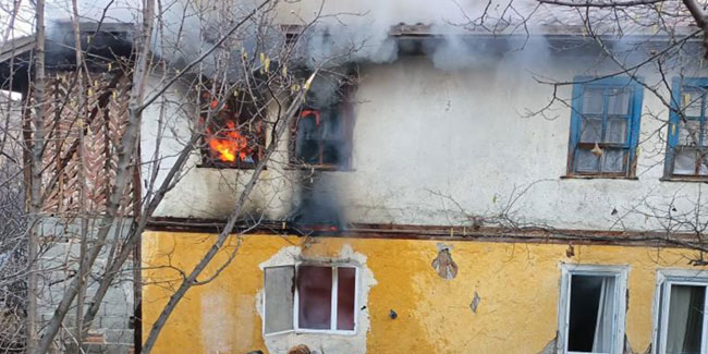 Sobadan çıkan yangın 2 katlı evi yaktı