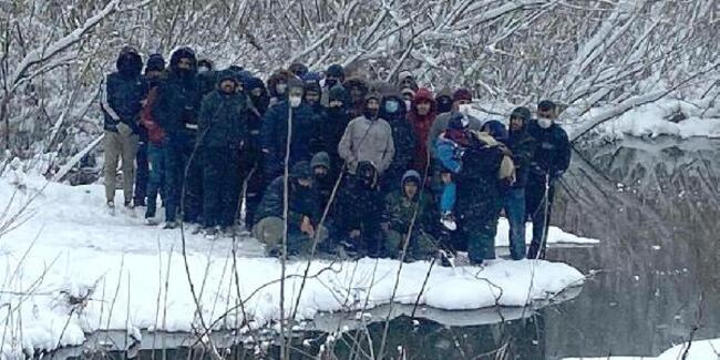 Yunanistan'dan sınır dışı edilen göçmenler kurtarıldı