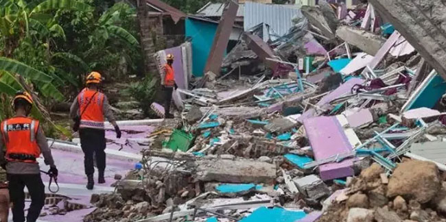 Endonezya'da 7,3'lük deprem! Tsunami uyarısı yapıldı