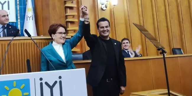 Meral Akşener, Hakan Peker'in rozetini taktı: Belediye başkan adayı oldu